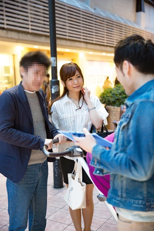 ナンパした人妻（しほのちさ）を車に連れ込...