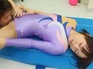 ピッタリとしたレオタードが萌える葉山潤子が盗撮男をフェラ