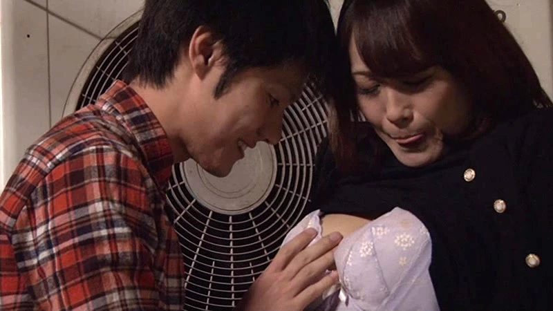 スレンダーな人妻（新山沙弥）が旅行先で出...
