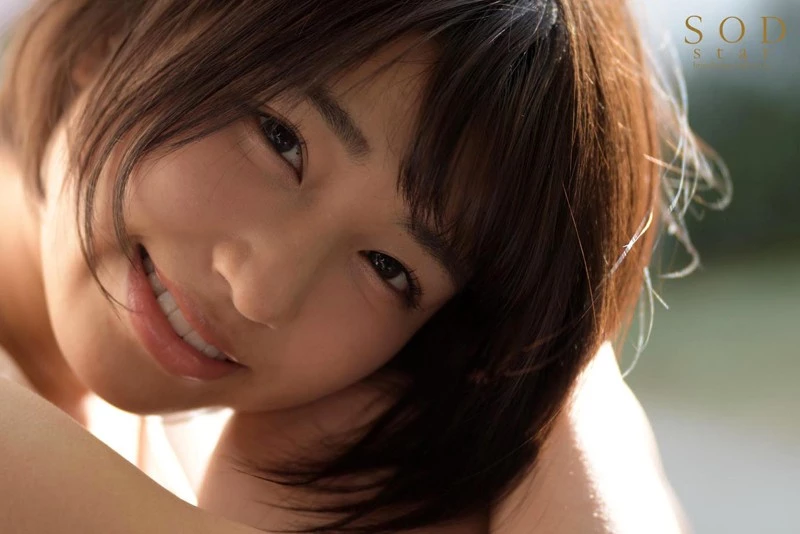 清楚な制服娘の唯井まひろが男優の鮫島や阿...