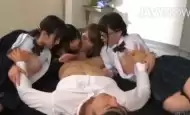 女子校生の椎名そら達が男子生徒とハーレムエッチで生ハメ中出し