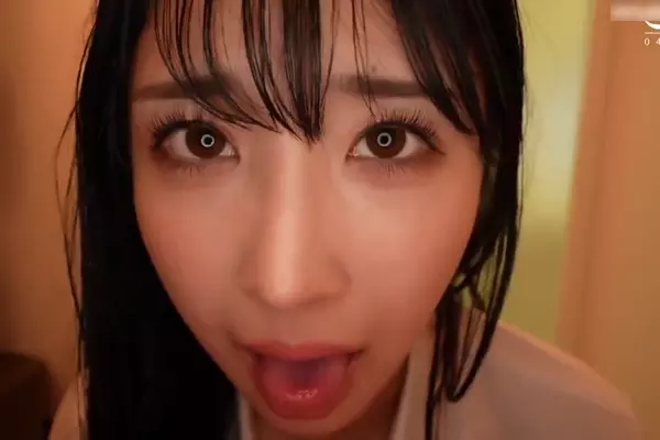 残業で終電を逃したら女先輩が泊